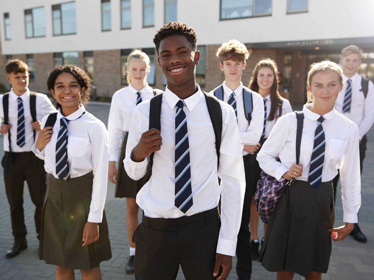 Pupils-learning secondary school pupils in a group