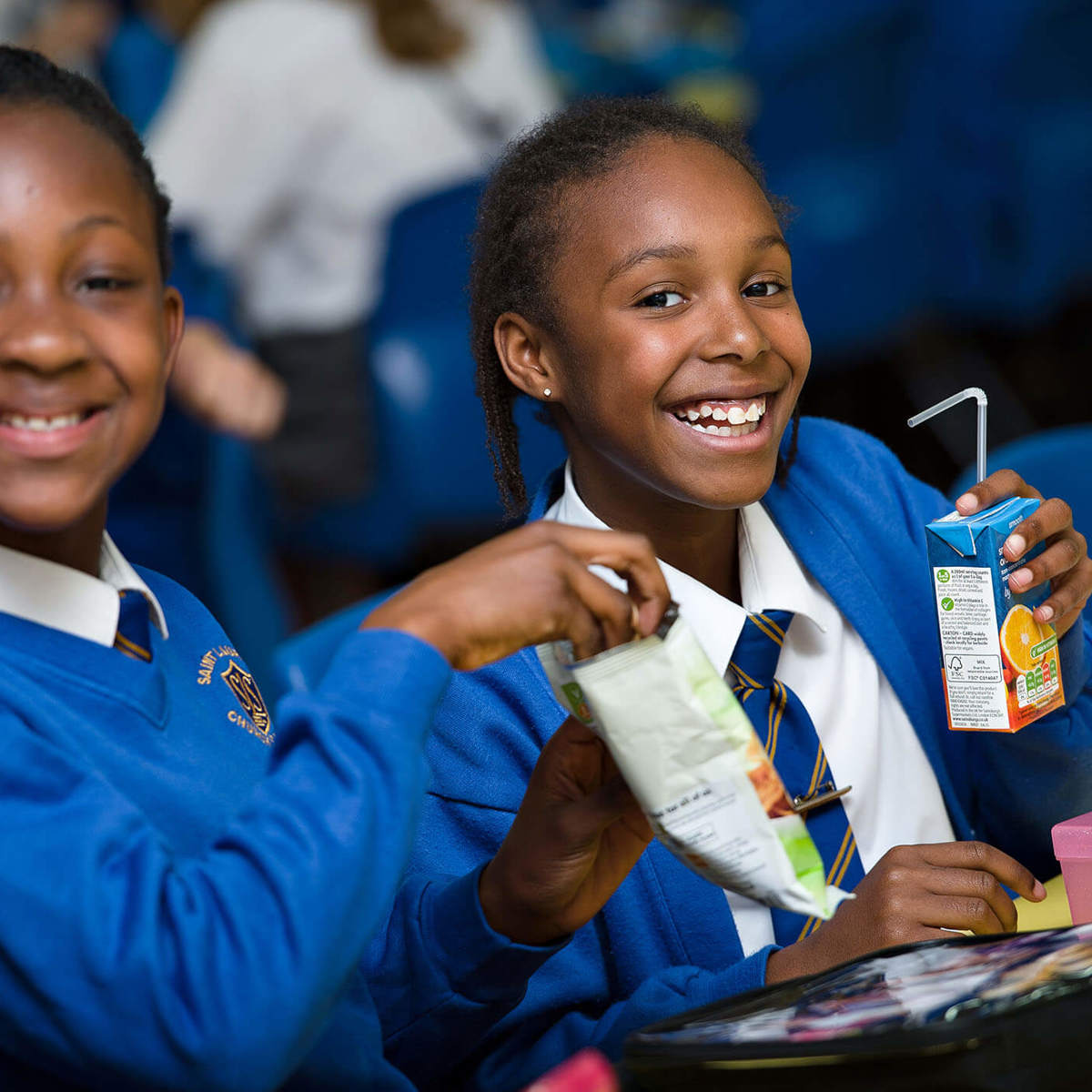 Pupils-learning having packed lunch